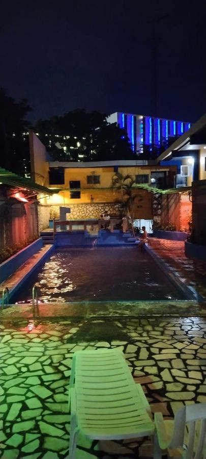 2 Hotel Saleh Angeles Buitenkant foto