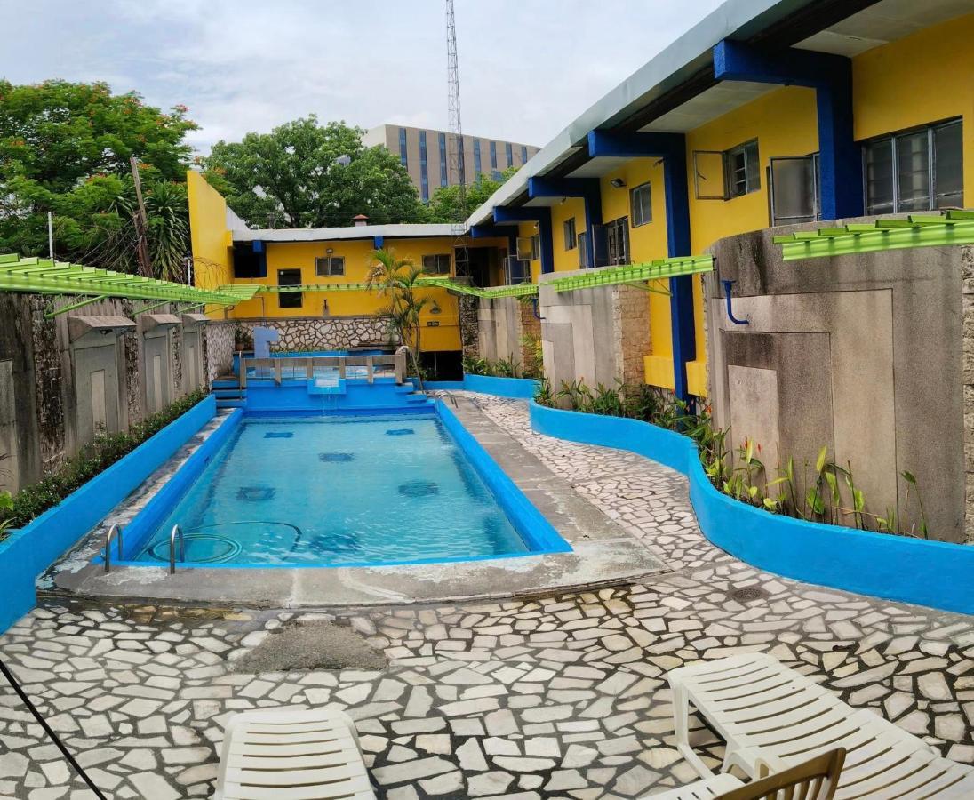 2 Hotel Saleh Angeles Buitenkant foto