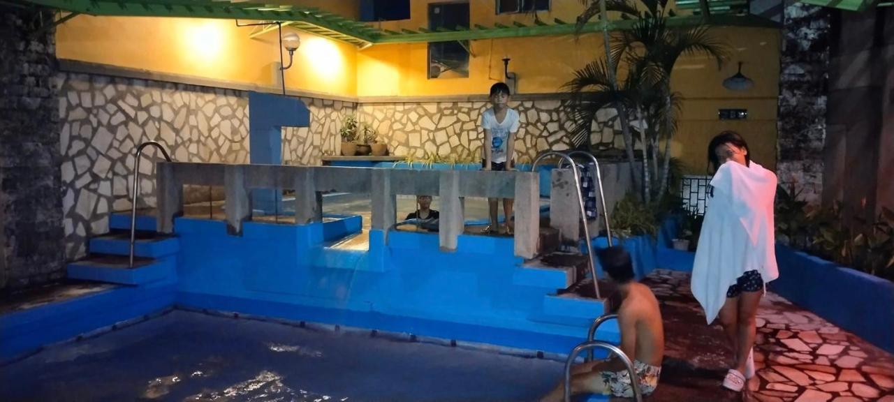 2 Hotel Saleh Angeles Buitenkant foto