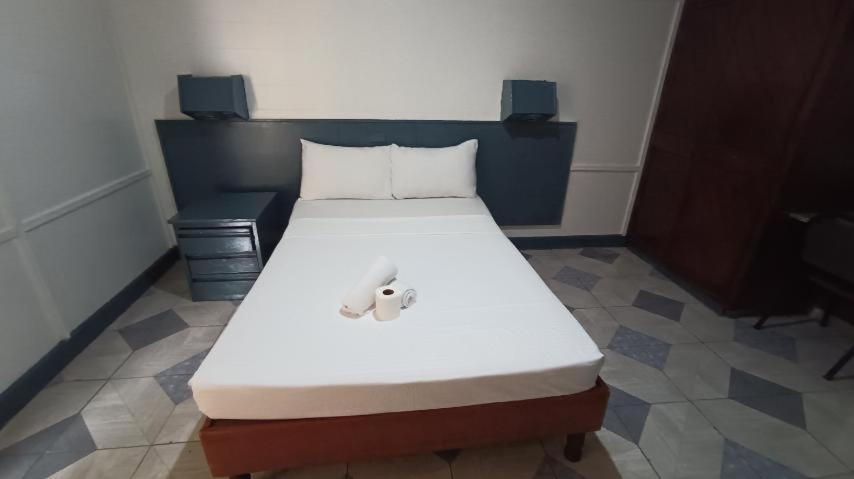 2 Hotel Saleh Angeles Buitenkant foto