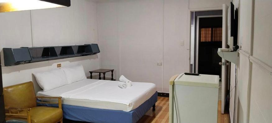 2 Hotel Saleh Angeles Buitenkant foto