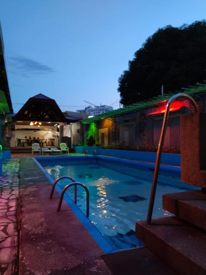 2 Hotel Saleh Angeles Buitenkant foto