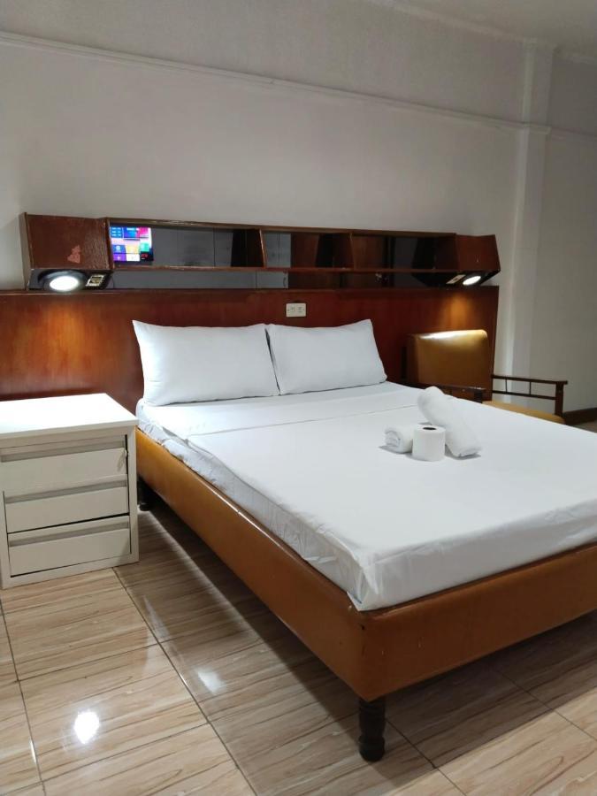 2 Hotel Saleh Angeles Buitenkant foto